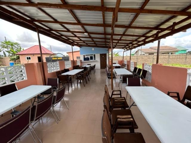 Oneworld Guesthouse & Events Centre Accra Bagian luar foto